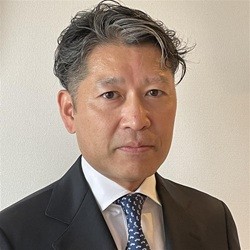 Minoru Kosaka 小坂 実